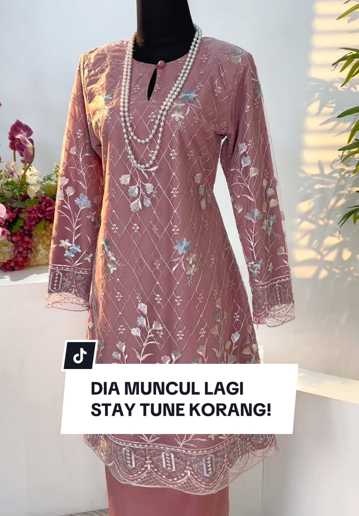 Datang lagi dengan new design korang! Helokkk sangat ni 😍 Korang dah ready ke belum tuuuu untuk battle esok ?  Stay tune 😘 #TikTokShopFashion #fypppppppppppppppppppp #newarrivals 