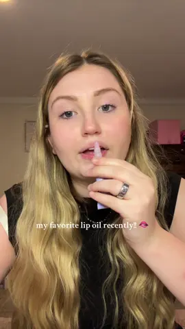 @florence by mills beauty is my FAVORITE lip oil right now!! #milliebobbybrown #florencebymills #lipoil #beauty #makeup 