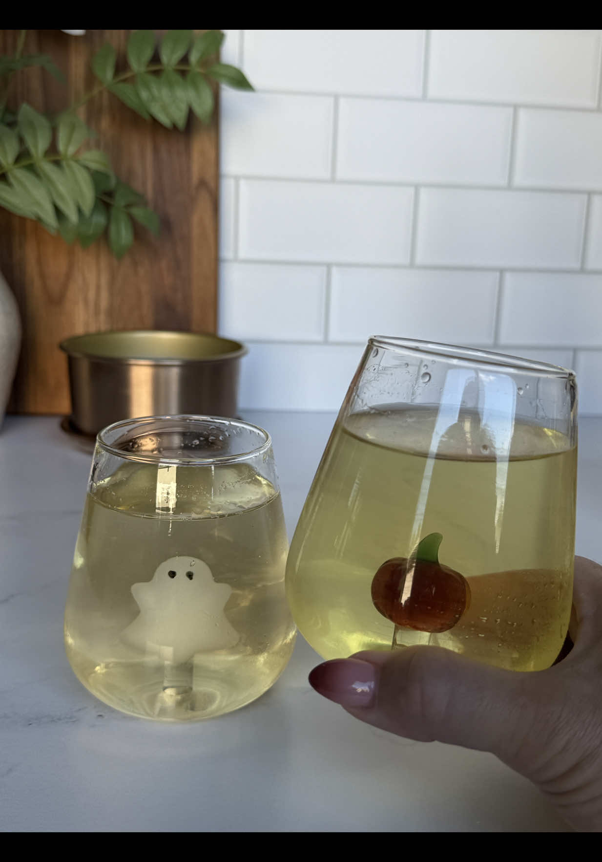 How I’m drinking my wine this fall! 😍 #amazon #amazonhome #wine #halloween #halloweenparty 