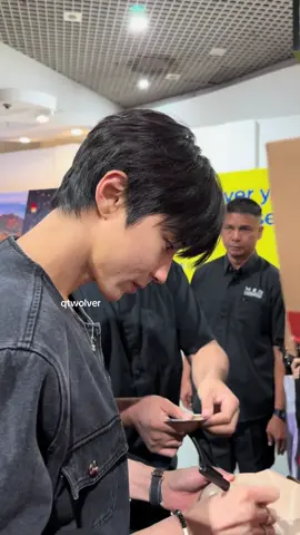 sweetest man alive, king is finally in penang! 🥹🩷#hwanginyoup #hwanginyoupmy