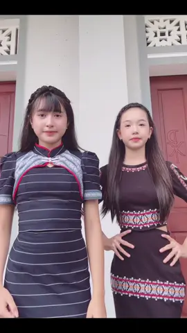 Mẹ 2 bé bán thổ Cẩm nhé #thổcẩm #gaixinhtaynguyen #thổcẩmtâynguyên 