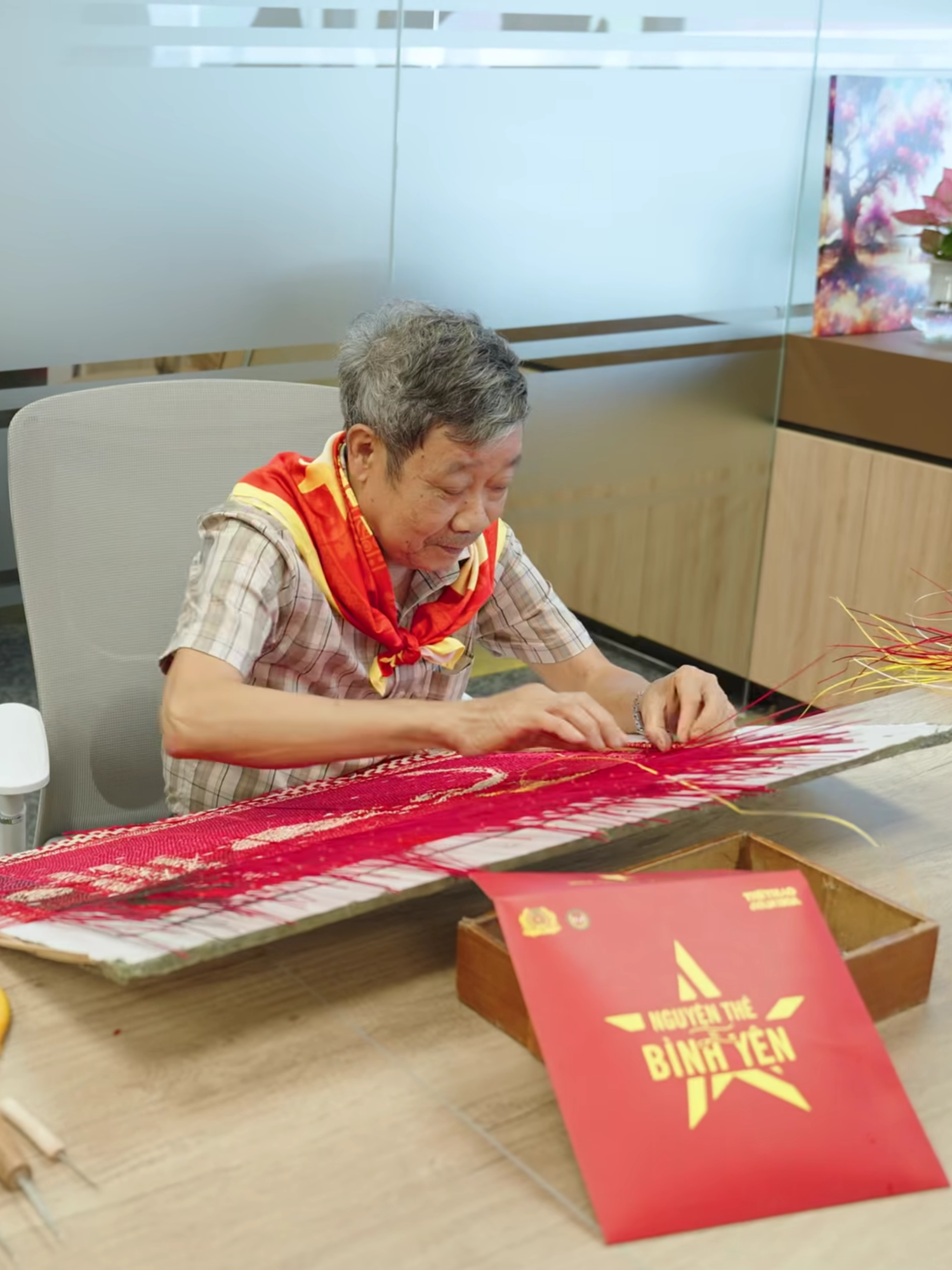 SỰ KIỆN ĐẤU GIÁ TRANH MÂY TRE ĐAN GÂY QUỸ VÌ TRẺ EM KHUYẾT TẬT VIỆT NAM - Với chương trình thiện nguyện này, Aristino hy vọng đây là một sợi đan bền chặt, kết nối trái tim với trái tim, làm nên một phần ý nghĩa của hành trình “Tiếp nối huyền thoại” – nơi giá trị văn hóa Việt Nam được lan tỏa bằng cả nghệ thuật và lòng nhân ái. #aristino #tiepnoihuyenthoai #thoitrangcaocap #phongcachdoanhnhan #huyenthoaitre