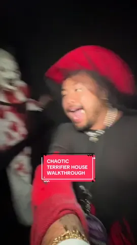 POV YOU’RE WALKING WITH ME THROUGH THE TERRIFIER HOUSE WITH @Yasmine Sahid and I AT HALLOWEEN HORROR NIGHTS!!!! #hhn #universalhhn #terrifier #hauntedhouse #halloweenhorrornights 