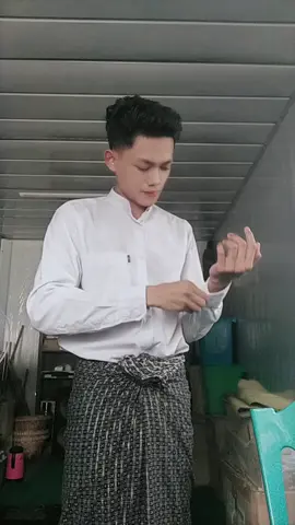 ပုဆိုးနှစ်ထည်ပဲရှိတယ် 