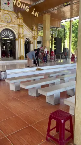 Mong đức cha luôn luôn khoẻ mạnh bình an 