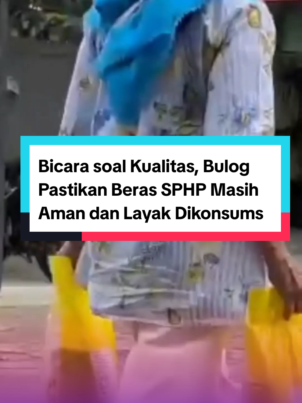 Bicara soal Kualitas, Bulog Pastikan Beras SPHP Masih Aman dan Layak Dikonsumsi Perum Bulog memastikan bahwa kualitas beras yang disalurkan untuk memenuhi Stabilisasi Pasokan dan Harga Pangan (SPHP) tetap layak dikonsumsi. “Dari total stok Cadangan Beras Pemerintah (CBP) yang saat ini dikuasai Bulog, yaitu 3,9 juta ton beras, terdapat beras yang mendapatkan prioritas untuk segera dilakukan langkah reproses,” kata Direktur Operasional dan Pelayanan Publik Perum Bulog, Mokhamad Suyamto melalui keterangan resminya pada Jumat, 5 September 2025. Reproses sendiri merupakan upaya yang dilakukan agar kualitas beras tetap terjaga. Sehingga nantinya, saat beras SPHP mulai disalurkan ke masyarakat, masih layak untuk dikonsumsi. #proserang #news #beras #bulog 