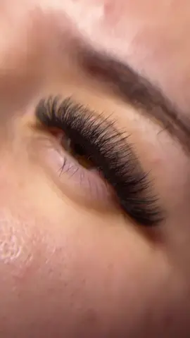 ✨ Qué bonito es volver a llenar miradas de volumen ✨💕 Set volumen – abanicos artesanales 💖