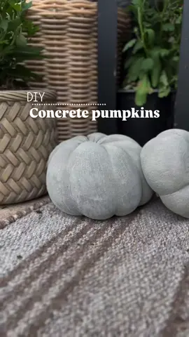Easy DIY Fall Pumpkins!  #falldecor #fallstyle #onthisday #fallporch #girlssupportgirls 