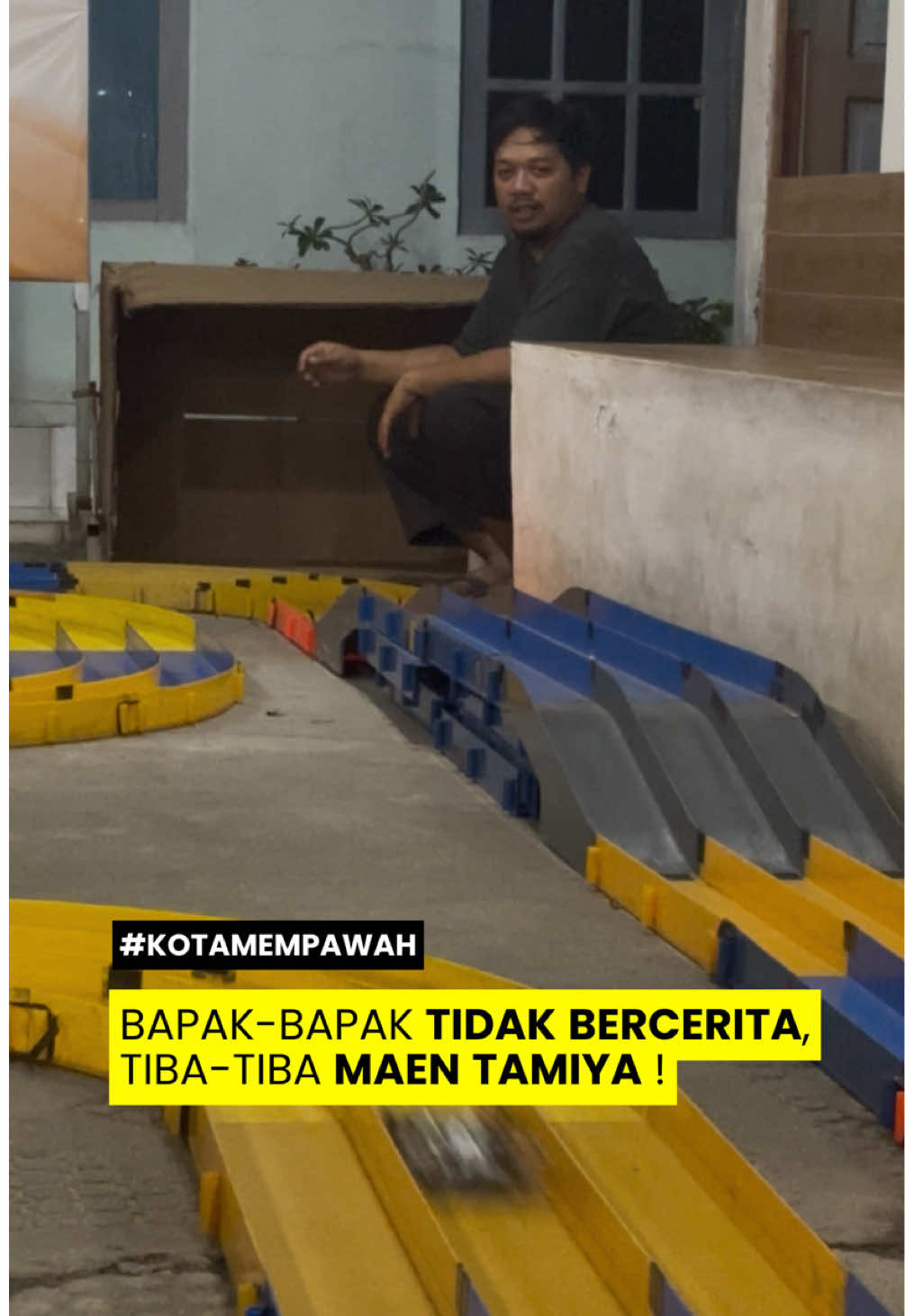 Bapak-bapak tidak bercerita,  tiba-tiba maen tamiya 😭  #tamiya #balap #bapak 