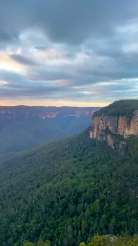 💙🌄 #australia  #chasingsunrises  #abovetheclouds  ##TravelTok#ScenicViews 