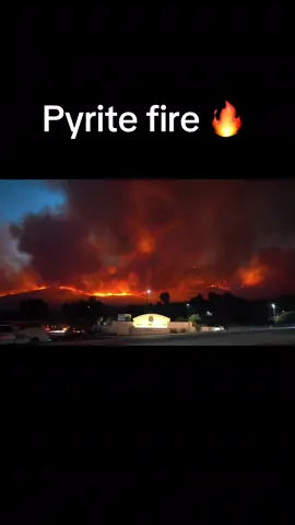 Earlier today at the #PyriteFire in Jurupa Valley #fire #riverside #fontana #inlandempire 