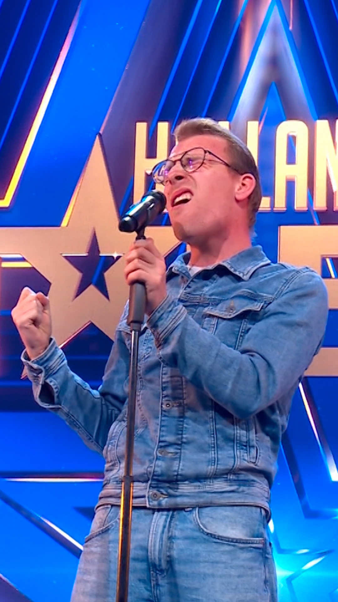 Dit verrassende optreden van Tim zag de jury totaal niet aankomen 🤯  #hollandsgottalent #talentenjacht #zingen #muziek #openpodium  Op het grootste open podium van Nederland krijgen de meest bijzondere talenten een kans om te schitteren. Van ontroerende zang en energieke dans tot verbazingwekkende acrobatiek. Buddy Vedder en Jamai Loman presenteren deze show, terwijl de juryleden Chantal Janzen, Dan Karaty, Soundos El Ahmadi en Marc-Marie Huijbregts de beste eruit moeten kiezen.