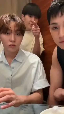 a-aku b-bisa j-jelasin... 😞 #mingyu #seungkwan #hoshi 