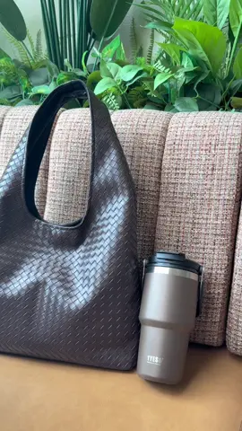 Take your favorite café drink to go,and let Tyeso keep it just right all day long👀☕️ #TyesoEverywhere #TyesoIndonesia 