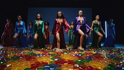 Fruit Smashing w/ friends ✨🍇🍓🍎🍉🍑🍍🥑💇🏽‍♀️ #modelwalk #tingles #asmrsounds #foryoupage #fruitasmr 