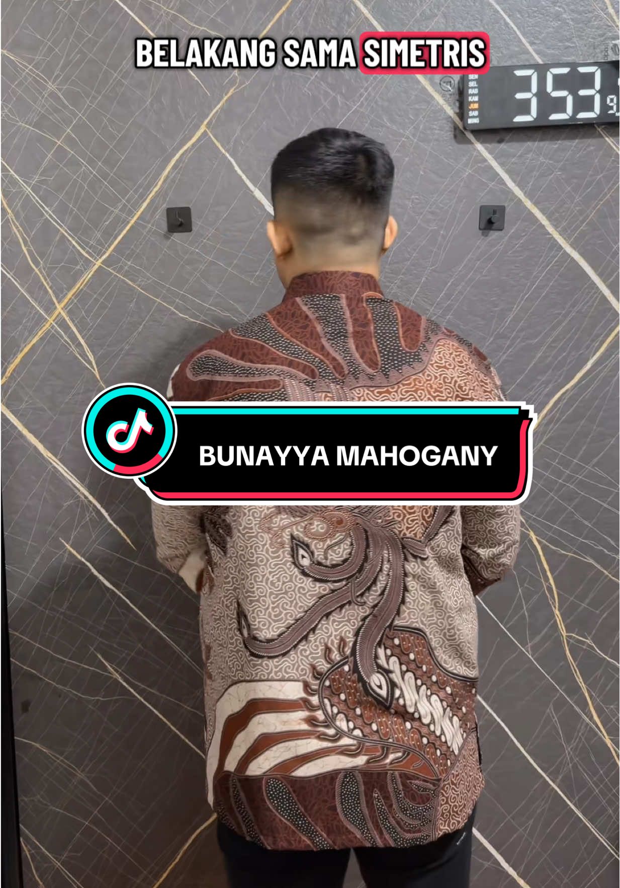 Keranjang kuning nya ada di video ini ya 🥰 #batikpria #kemejabatik #mahogany #livebatik #fyp 