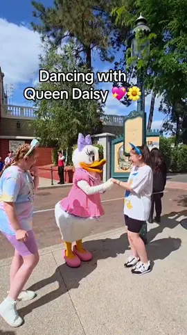 Dancing with Daisy at Disneyland Paris @Disneyland Paris ✨ @Disney UK @Disney @Disney Parks @Disney Parks UK @Disney Store UK @Disney+  #disney #fyp #disneyparks #disneyland #memories 