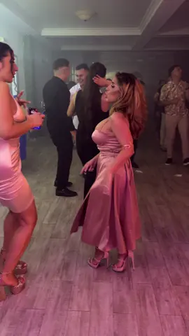 Nu există lecție mai clară: așa se dansează, așa se trăiește, așa se distrează lumea care nu caută scuze.🙃