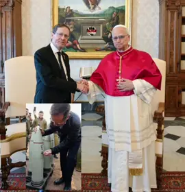 00:00 Fino a ieri fermava le bombe che piovevano su bambini, donne e anziani, riducendo case, ospedali, vite in pezzi. Oggi va in Vaticano a stringere la mano al Papa, sorridente, davanti alle telecamere. Mani sporche di sangue trasformate in simbolo di pace. È un insulto alla fede, alla misericordia, alla cristianità che crede nei valori di giustizia. Dietro le foto e le strette di mano c'è solo il potere, il calcolo. la propaganda, la menzogna. La guerra continua, la gente muore. E lui posa come se nulla fosse. È ipocrisia pura, crudeltà mascherata da diplomazia, farsa globale. Chi guarda e tace diventa complice.#BRIGANTI #lazzari#il senso della vita 
