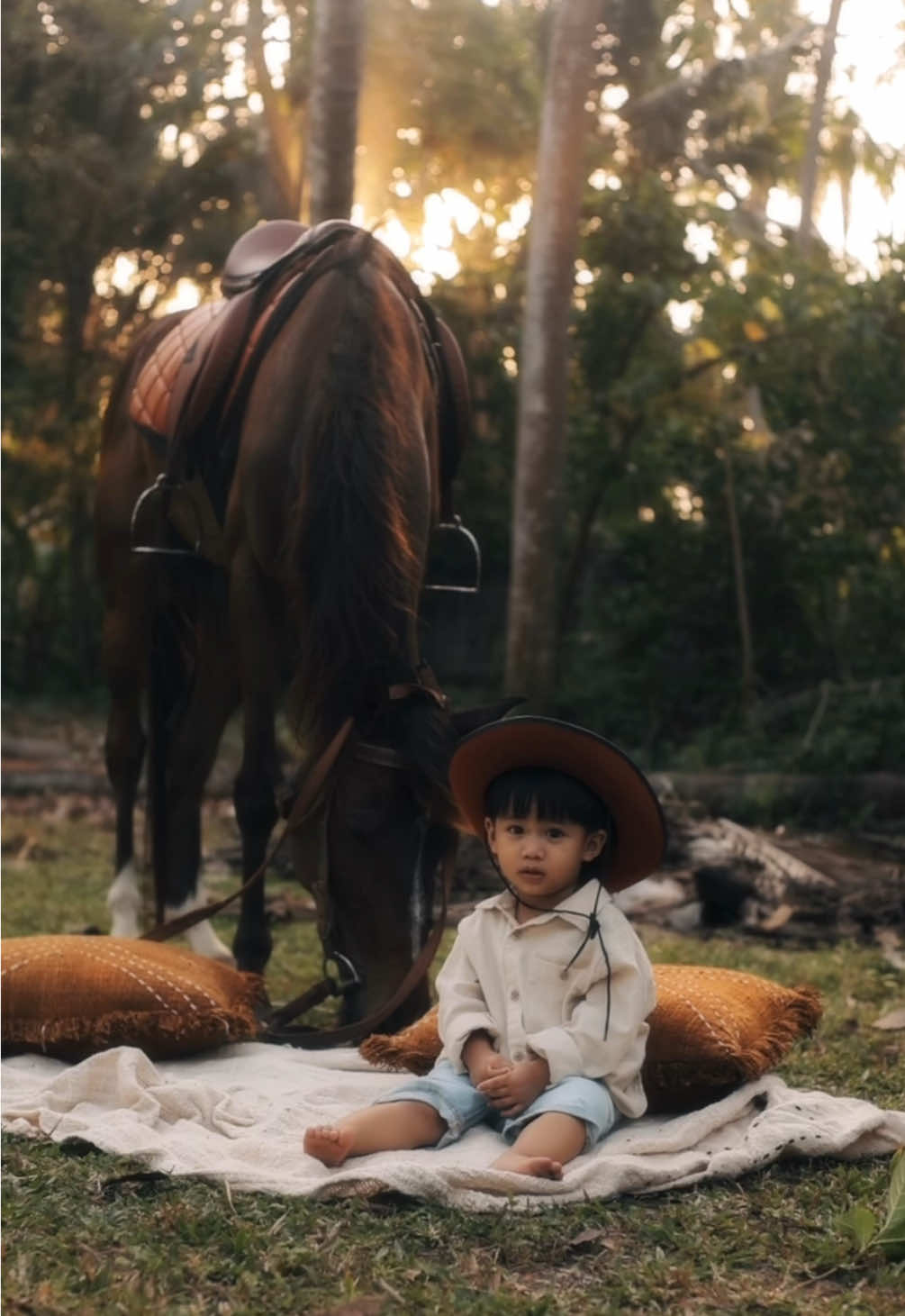 Tumbuhlah jadi anak yang bahagia , baik , sehat , ganteng , membawa rejeki kepada banyak orang di setiap langkah mu dan berguna bagi banyak orang. . Doa mama selalu untuk mu ❤️ Apapun kata orang , Ketahuilah kamu tidak pernah kekurangan kasih sayang sedikitpun.