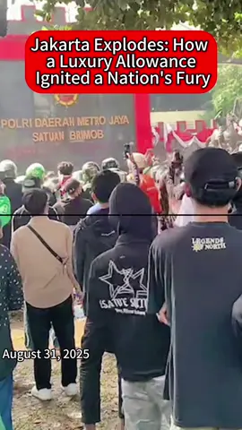 To maintain order, authorities deployed a significant number of security personnel at the Parliament complex and its surrounding areas. #JakartaProtest #Police #Security #Indonesia