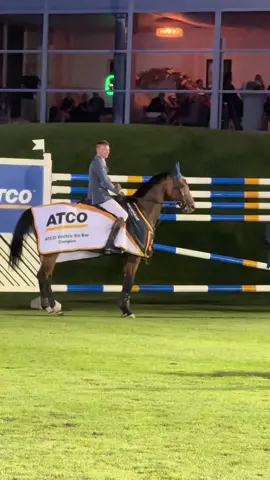 🤯 Breaking the 6 bar record at @spruce_meadows and winning the same class as my dad did last time I was here in Calgary is one I won’t forget🥇🏆 It’s Confidential cleared 2.13m to break the 21y record - a very special night here in Canada 🇨🇦 @bencarushorses