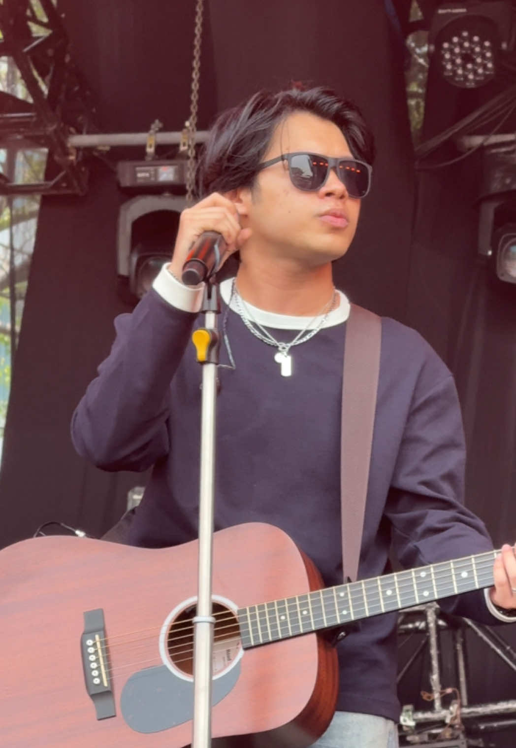 butuh waktu akustik😩 #ronyparulian 