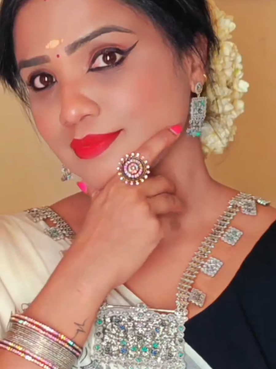 kalliyankaattu Neeli 🔥