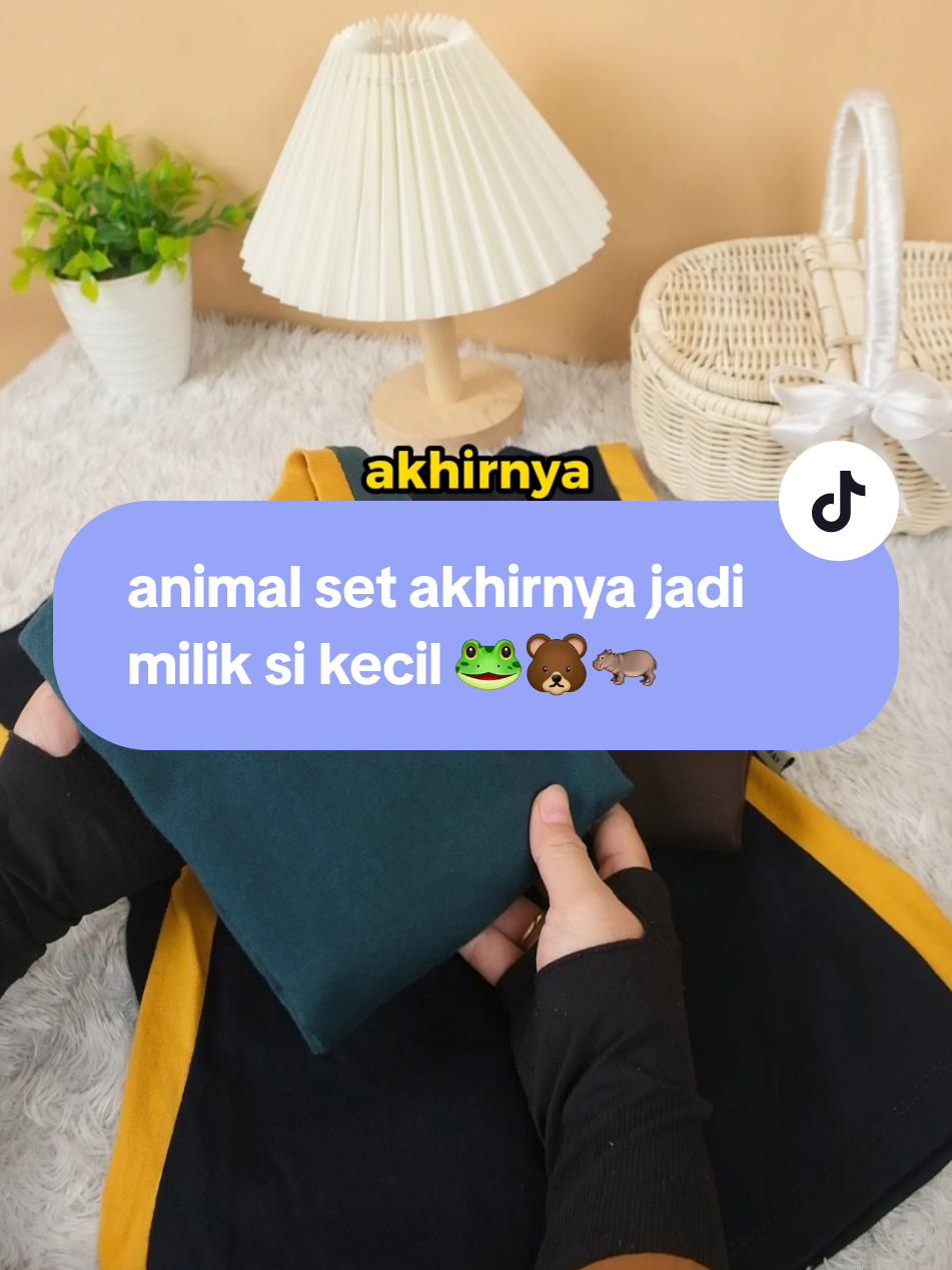 Udah lama nge-incar animal set yang super gemes ini… dan akhirnya kesampaian juga 🎉 Bahannya adem, desainnya lucu banget, bikin si kecil betah dipakai main maupun jalan. Rasanya puas banget pas lihat anak makin cute pakai outfit incaran ini 😍 ✅bahan berkualitas ✅banyak pilihan warna ✅banyak ukuran Berikan yang terbaik buat si kecil. HAPPY SHOPPING 🎉🛒🛍️ -tumbuh bersama Minimay- #minimay.maysara #kaosanakmurah #minimay #maysarabajuanak #celanaanakmurah 