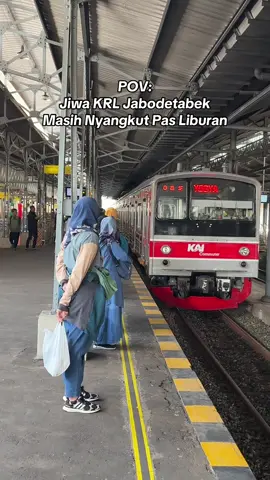 Replying to @Chanddd Takut jiwa Anak KRL Jabodetabek ini bablas sampai Stasiun Manggarai. POV: Warga Jabodetabek liburan naik KRL di Solo - Yogyakarta  #AnakKRL #StasiunManggarai #CommuterLine #Fyp 