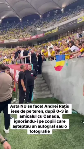 Rstiu ignora copiii care l-au asteptat