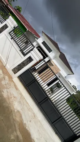 HANYA 1 UNIT  Jl. Ampera Pontianak Kota Gang Sampulolo Rumah Type 65 Spesifikasisingkat: Luas tanah 10 x 20, 5 Meter 2 kamar tidur 2 kamar mandi Listrik 1.300 watt Air bersih PDAM BONUS: pagar kelling Carpot mobil Ruang tamu molding + kaca beve Plafon trap ruang tamu dan ruang keluarga Lampu gantung ruang tamu Harga promo Cash/KPR Rp.595.000.000, - Tidak menerima share lok survei kita Dampingi Kapan Pun 👌 Hubungi : bang Edi Wa : 0858-0621-4267 #rumahpontianak #perumahanpontianak #carirumahpontianak 
