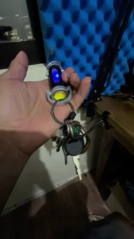 Key Chain na Maraming Gamit Flash light at Strobe Light Magagamit pag ginabi ilaw at tuwing brownout or pag may emergency gamit na gamit to