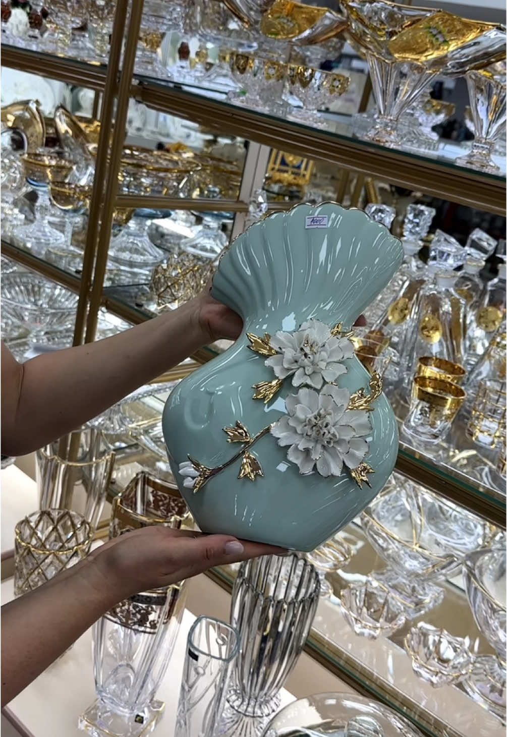 📣SALE SALE SALE📣 Фарфоровая ваза для цветов💐 💰4000 сомов✅ #скидки #скидкибишкек #вазадляцветов #вазадляцветовбишкек #фарфороваяваза #фарфороваявазабишкек #вазыбишкек #вазабишкек #вазанаподарок #посудацумбишкек 