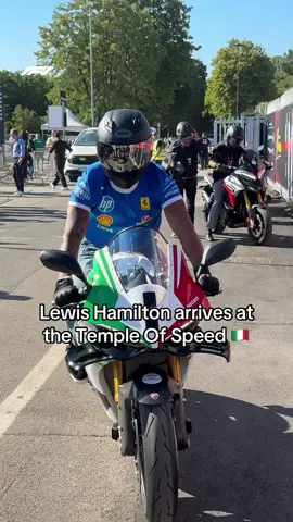 lewis hamilton rocking up to the temple of speed 🇮🇹🥶 #f1 #italiangp #lewishamilton 