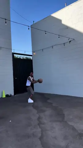 Wizkid playing basketball in Los Angeles, California 🏀🦅  #wizkid #viral #fc #fyp @Wizkid @Olamidé 