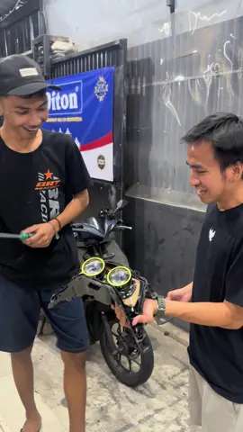 Beat Deluxe kamu mau pasang 2 biled gak amen? #promoseruweekend #meelytz #biled #helm #ibright 