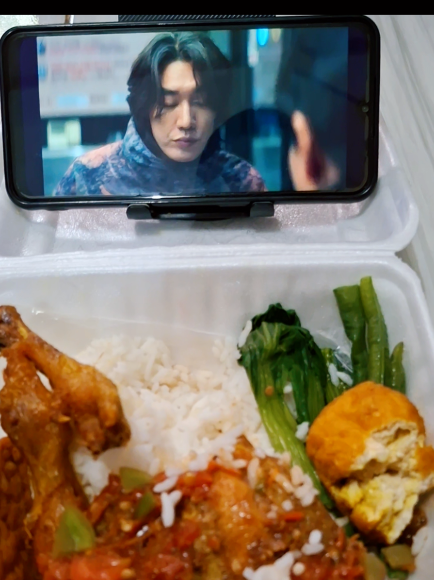 sebucin ini sma marga Kim... 🫠🫠 makan breng Moon Baek n  Lee Do 🫰🫶😚#kimyoungkwang #kimnamgil #trigger #actorkorea #netflix 