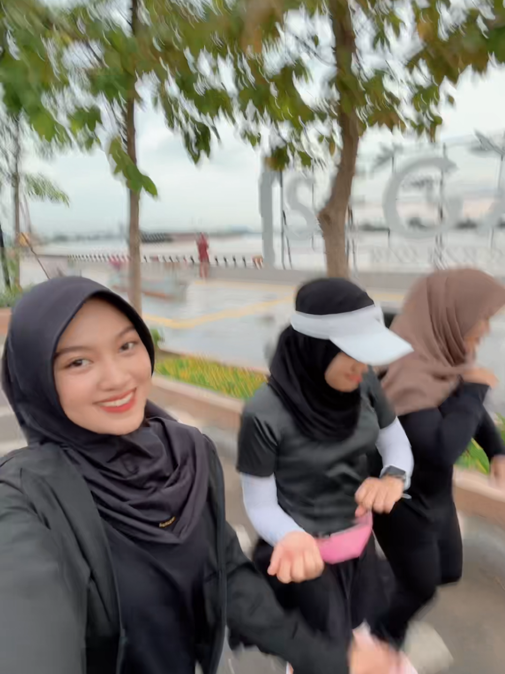 wkwkw😭. jogging sama sobat yang energinya ga pernah abis🤣