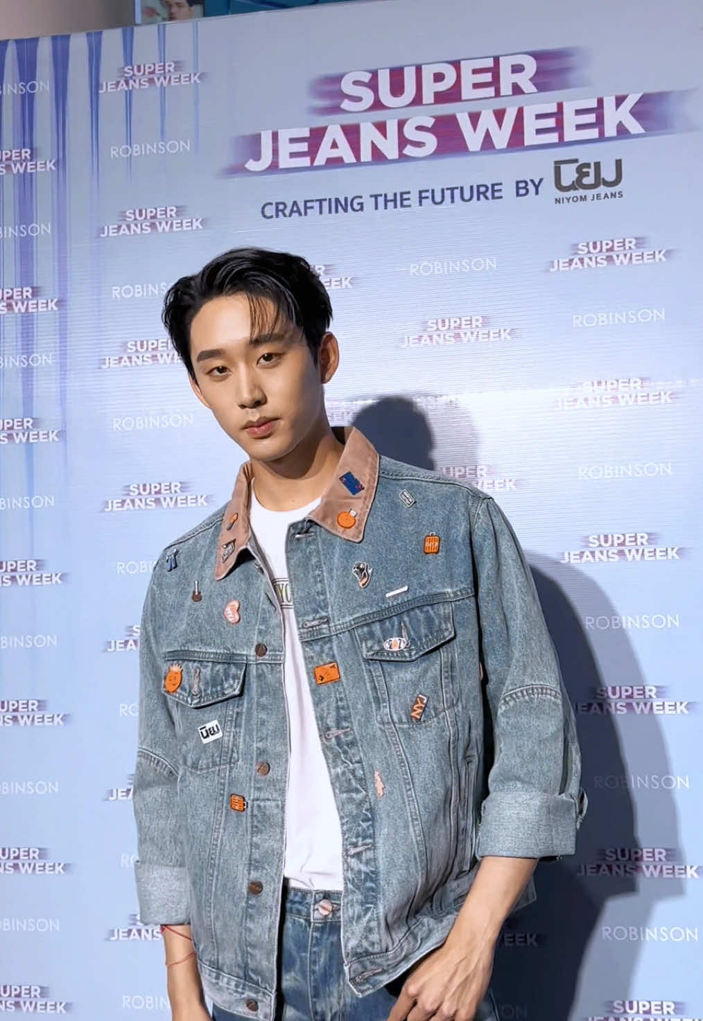 คนอะไรหล่อมาก! เอส ศุภ #est_rvp ที่งาน #RobinsonSuperJeansWeekxEst ที่ #โรบินสัน ฉะเชิงเทรา งานยีนส์งานใหญ่ ภาคตะวันออก รวมยีนส์แบรนด์ดัง ตั้งแต่วันที่ 28 ส.ค. 68 - 10 ก.ย. 68 #RobinsonSuperJeansweek #RobinsonSuperJeansweekCS @est_rvp 