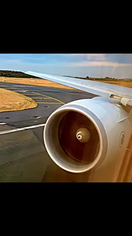 B777 Engine Blast off ✈️😱 #aviation #aircraft #foryoupage #viral #usa  🎥:he11 ange 1