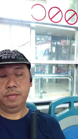orang buta naik Transjakarta: suatu sore di halte pinang Ranti