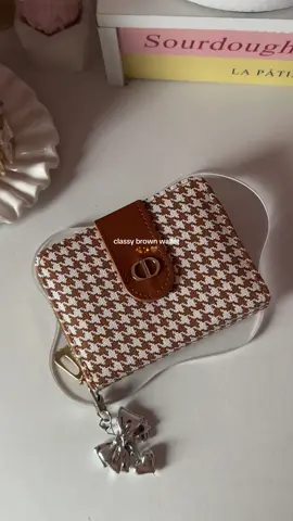 Replying to @𝒦𝒾𝓂 ୨ৎ this bifold classy wallet for 86 pesos only! 🥺🤎✨ #bifoldwallet #compactwallet #coinpursewallet #studentwallet #womenswallet @BETA Wallets.PH 