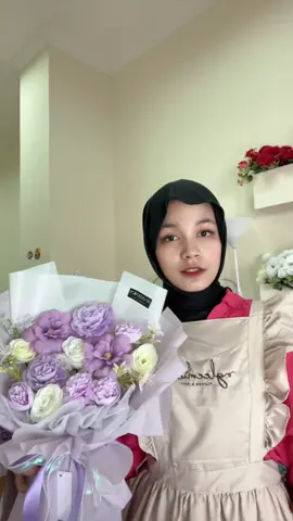 Singkat saja beli buket di by gleemics #buketmanado #floristmanado 