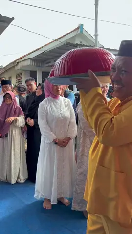 Menghadiri Festival Nganggung di Kelurahan Tua Tunu, Pangkalpinang, dalam rangka memperingati Maulid Nabi Muhammad SAW.  Tradisi ini bukan sekadar budaya, tapi wujud kebersamaan dan kekompakan warga. Nganggung bukan cuma membawa dulang, tapi juga membawa harapan,  bahwa dengan kebersamaab dan rasa saling peduli,  kita pacak membangun Pangkalpinang yang lebih baik. Semoga semangat Nabi Muhammad SAW dalam menyebar kasih dan kebaikan, terus hidup di hati kita, dalam setiap langkah, tradisi, dan kebersamaan.  #nganggung #maulidnabi #pangkalpinang #pkp #percayakitepacak 