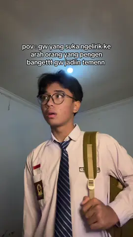 pengen bgt temenan astaga.. kapan yaa.. bisa temenan nya.. bisa ga ya.. ☺️	 Couplean tas sama aku yuk… Cek @Twostrap sekarang! 🎒✨ #trend #life #school #sekolah #highschoollife 