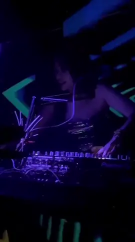 Kren abis penampilan DJ ELIND tadi malam 🔥🔥🥳🥳 #denpasar #fivestarclub #bali #fyp #fivestarsmahenddradata 
