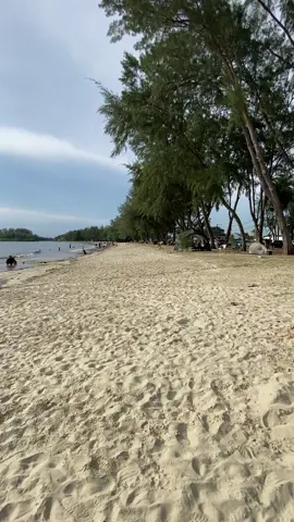 🌴 Percutian Idaman Anda Menanti di Seri Bayu Resort! 🏖️ Samada untuk Hari Keluarga, aktiviti team building, atau sekadar bersantai, kami ada segalanya untuk anda. Jom tempah percutian atau acara anda bersama kami sekarang! 📱 +6012-670 5018  📍 PT3076 Lot4756 Jalan Persiaran Sri Bayu, Bagan Lalang, 43950 Sepang, Selangor, Malaysia #seribayuresort #pantaibaganlalang #sepang # #selangor #kitaselangor         