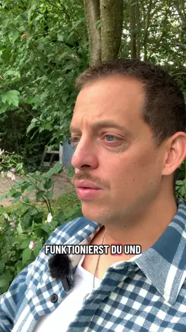 Du bist nicht Faul. Du bist einfach nur erschöpft…und das ist in Ordnung. Es ist okay erschöpft zu sein, es ist normal eeschöpft zu sein und es ist Gesund deinem Körper und deinem Geist eine Pause zu gönnen. Du darfst dich erholen und musst dich dafür nicht schlecht fühlen und auch nicht rechtfertigen! Die Menschen die dir wichtig sind werden es verstehen und dich darun unterstützen!✨ #psychology #psychologyfacts #realtalk #fyp 