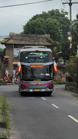 ganteng banget gila!! 😍 #fyp #xaviergank #huntingbus📸 #penglipuran #desawisatapenglipuran 